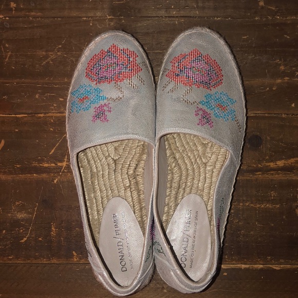 Donald Pliner leather flower stitched Espadrilles Brand new - Picture 1 of 11